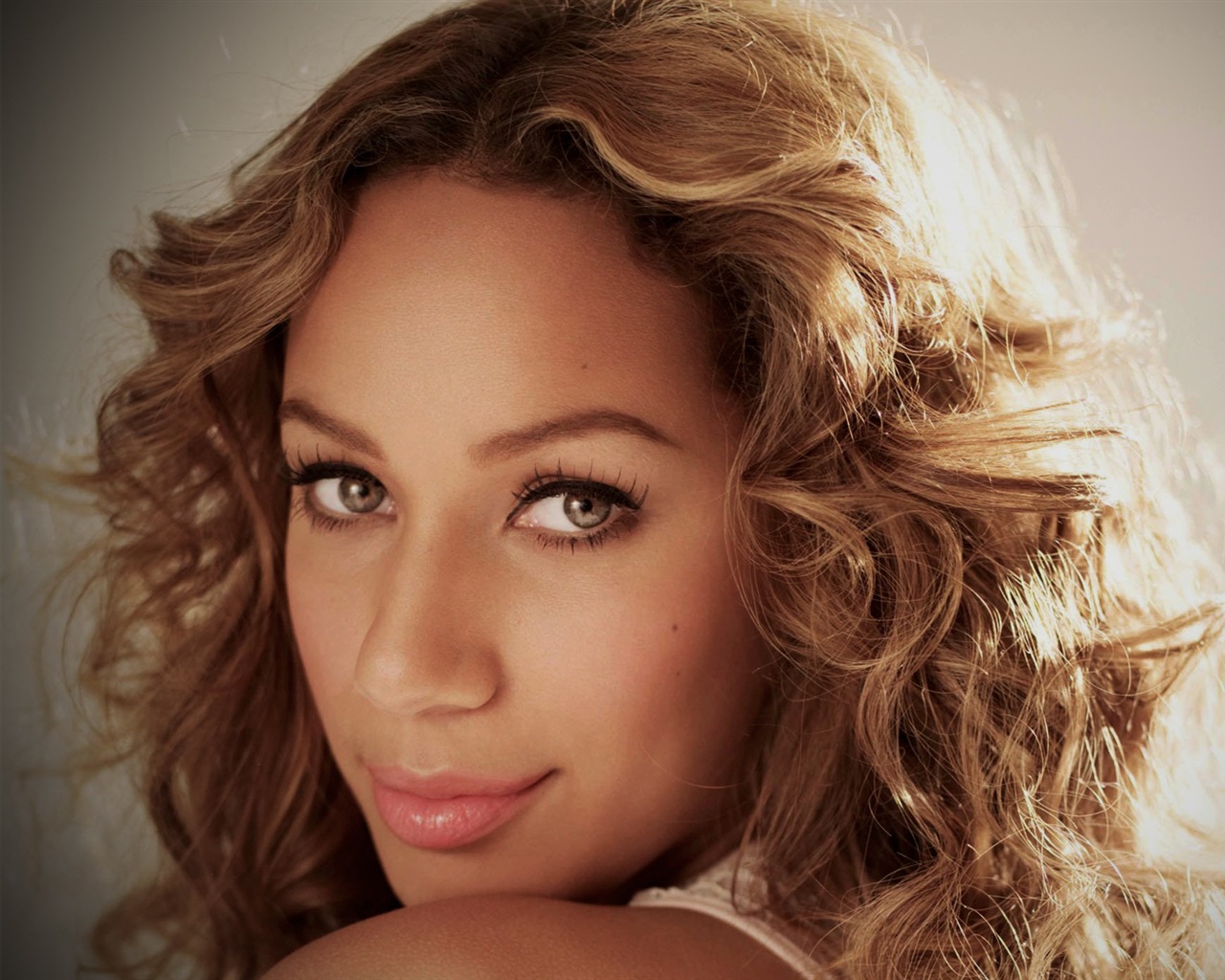 Leona Lewis 麗安娜·劉易斯 高清壁紙 #8 - 1280x1024