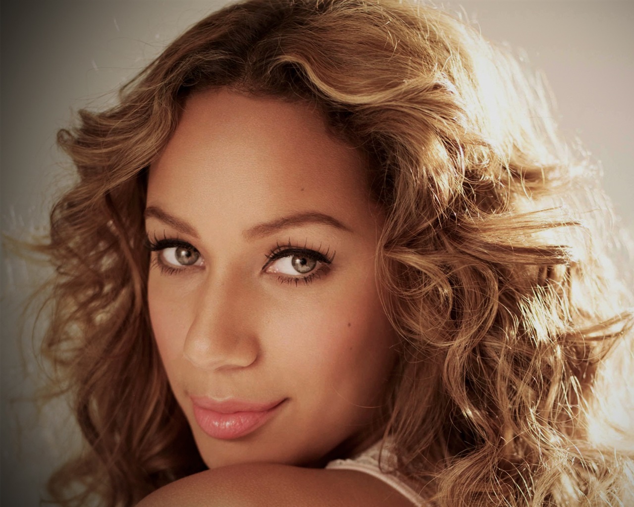 Leona Lewis HD Wallpaper #8 - 1280x1024