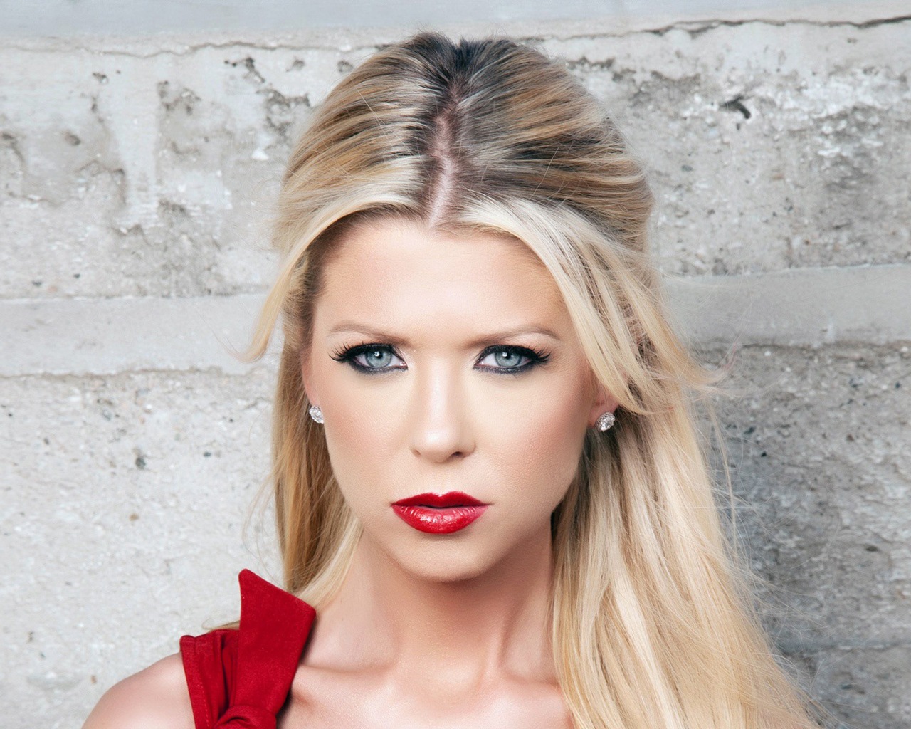 Tara Reid krásné Tapety na plochu #1 - 1280x1024