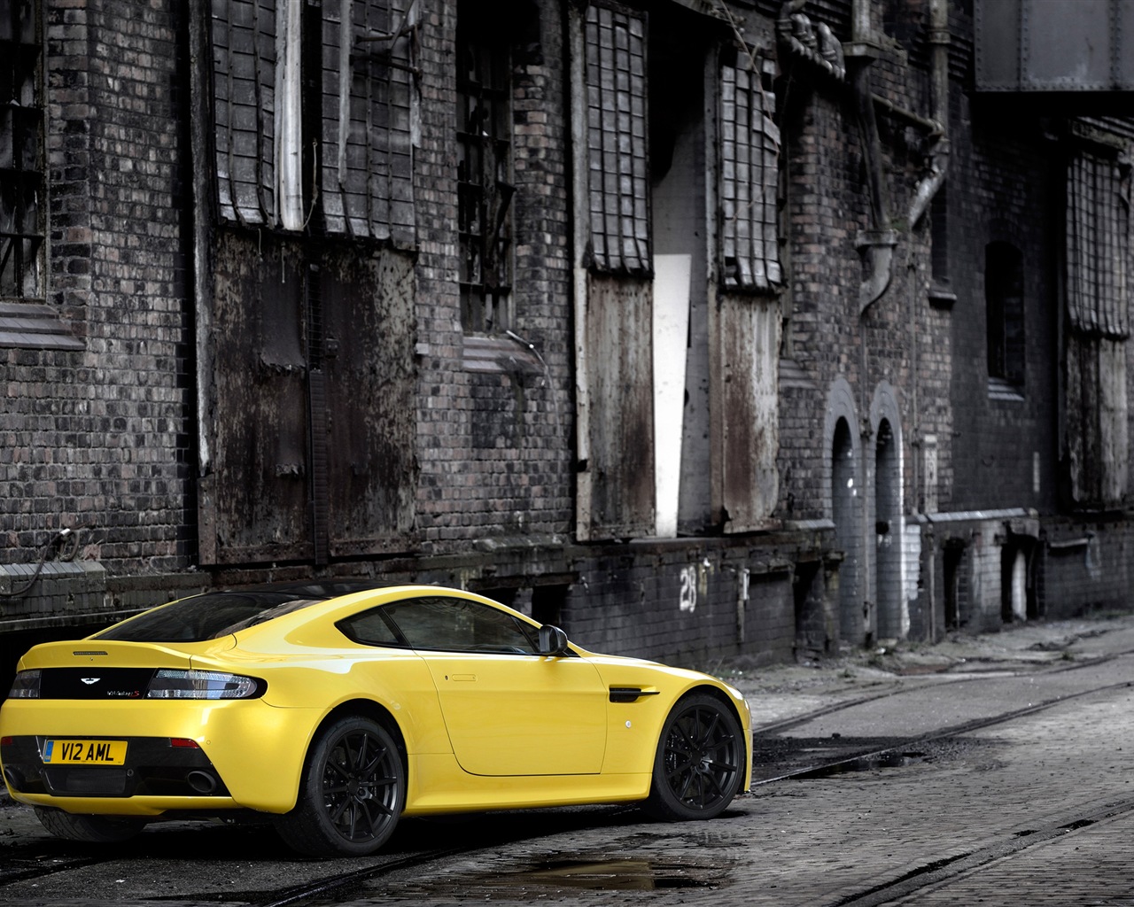 2013 Aston Martin V12 Vantage S HD tapety na plochu #3 - 1280x1024