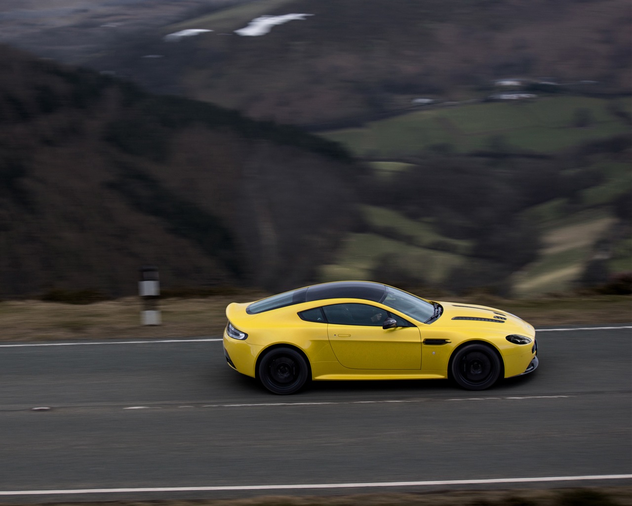 2013 Aston Martin V12 Vantage S HD tapety na plochu #7 - 1280x1024