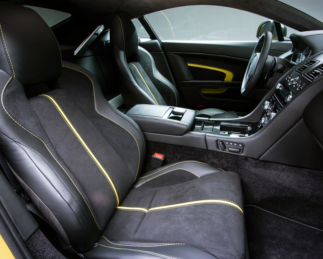 2013 Aston Martin V12 Vantage S HD tapety na plochu #19 - 1280x1024