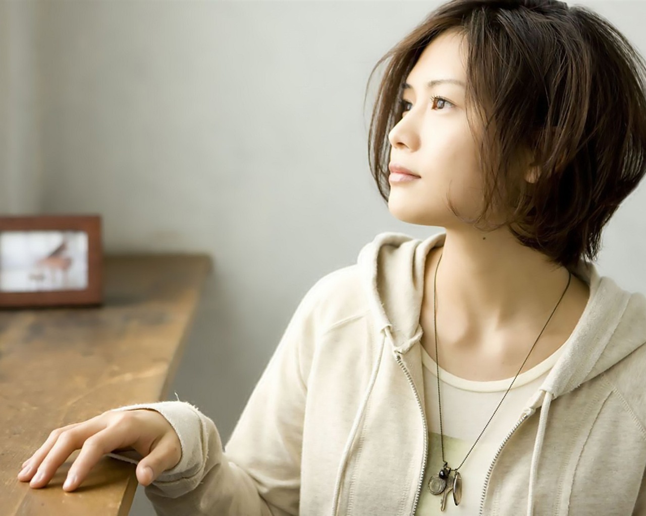 Japonský zpěvák Yoshioka Yui HD tapety na plochu #14 - 1280x1024