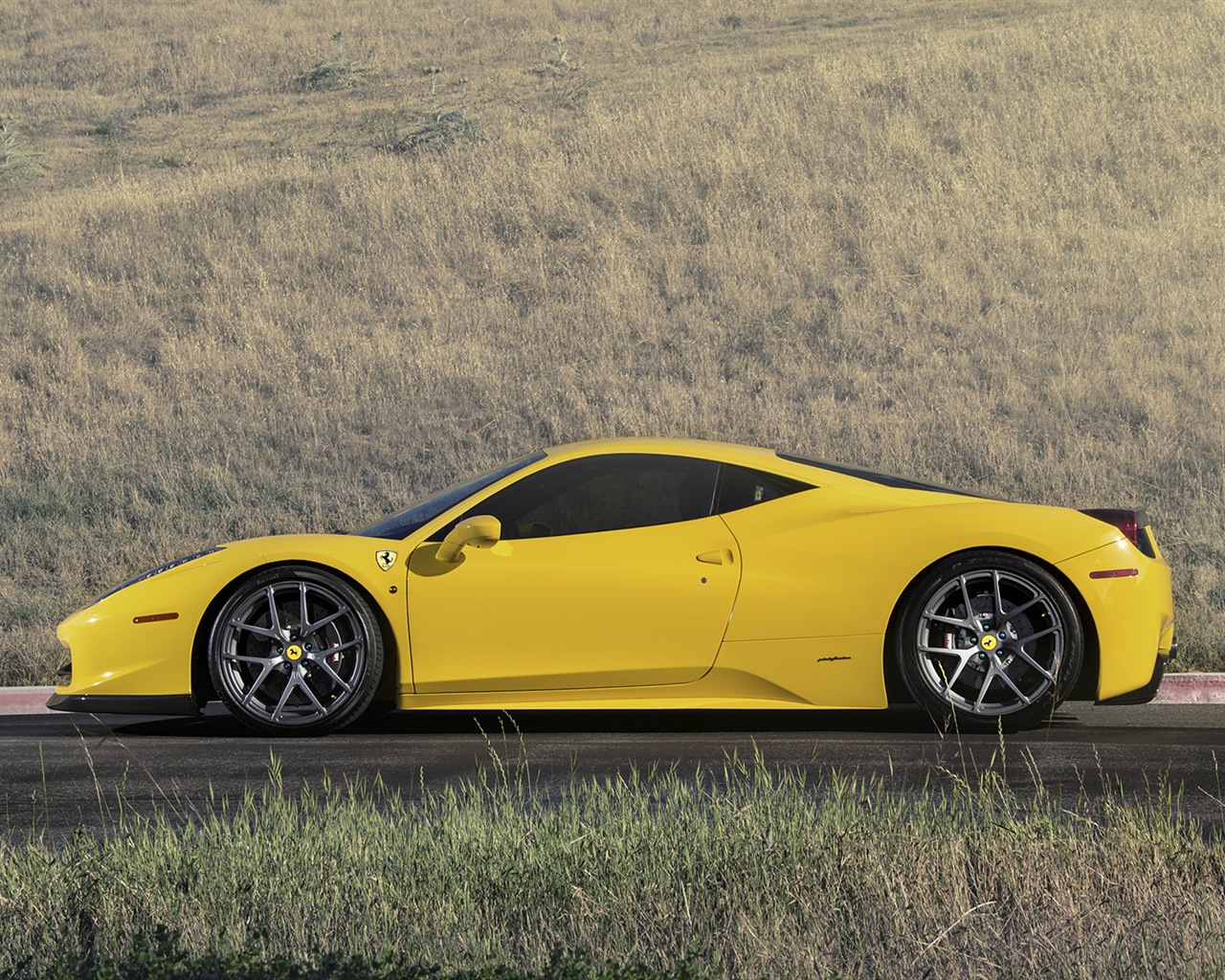 2013 Ferrari 458 Italia with 458-V 法拉利 高清壁纸8 - 1280x1024