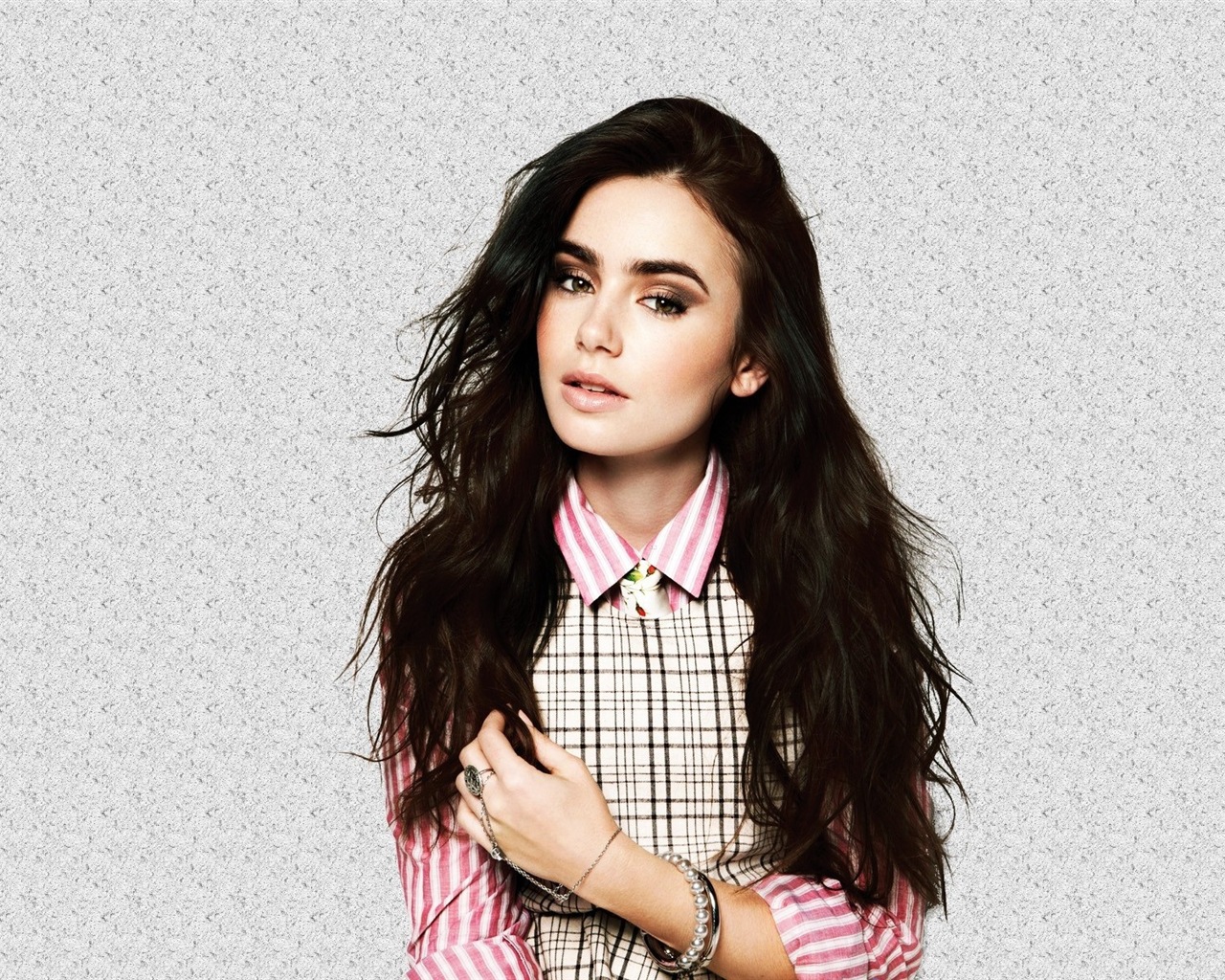 Lily Collins krásné Tapety na plochu #9 - 1280x1024