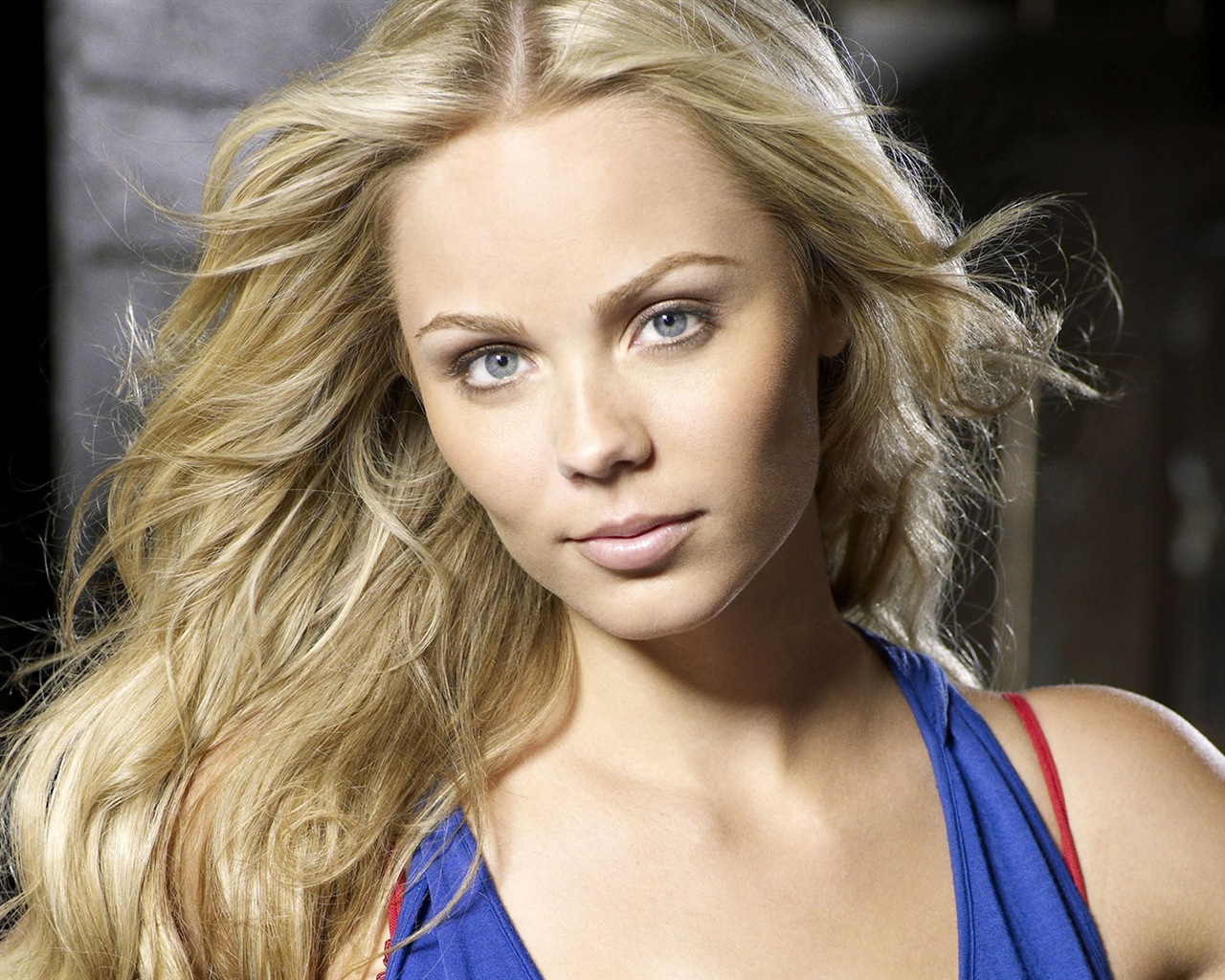 Laura Vandervoort 勞拉·范德沃特 高清壁紙 #3 - 1280x1024
