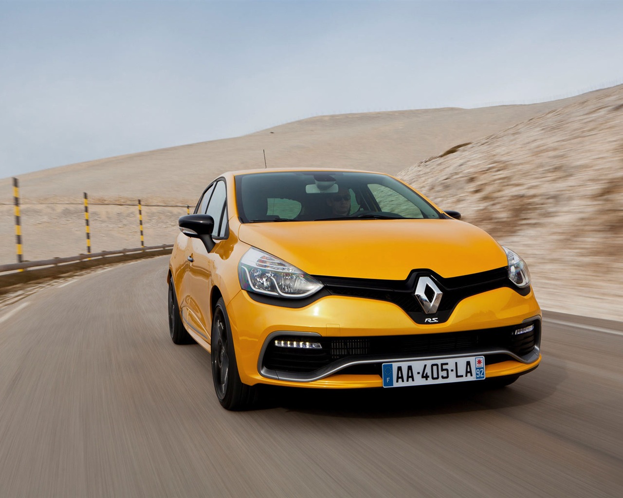 2013 雷諾CLIO RS200黃色車高清壁紙 #3 - 1280x1024