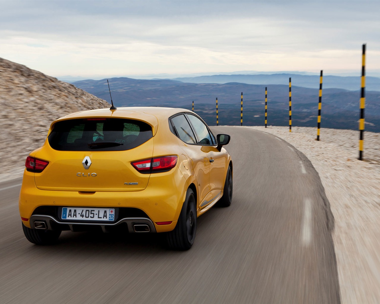 2013 Renault Clio RS 200 barva žlutá vůz HD Tapety na plochu #5 - 1280x1024