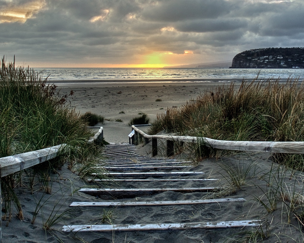 Windows 8 theme wallpaper: Beach sunrise and sunset views #12 - 1280x1024