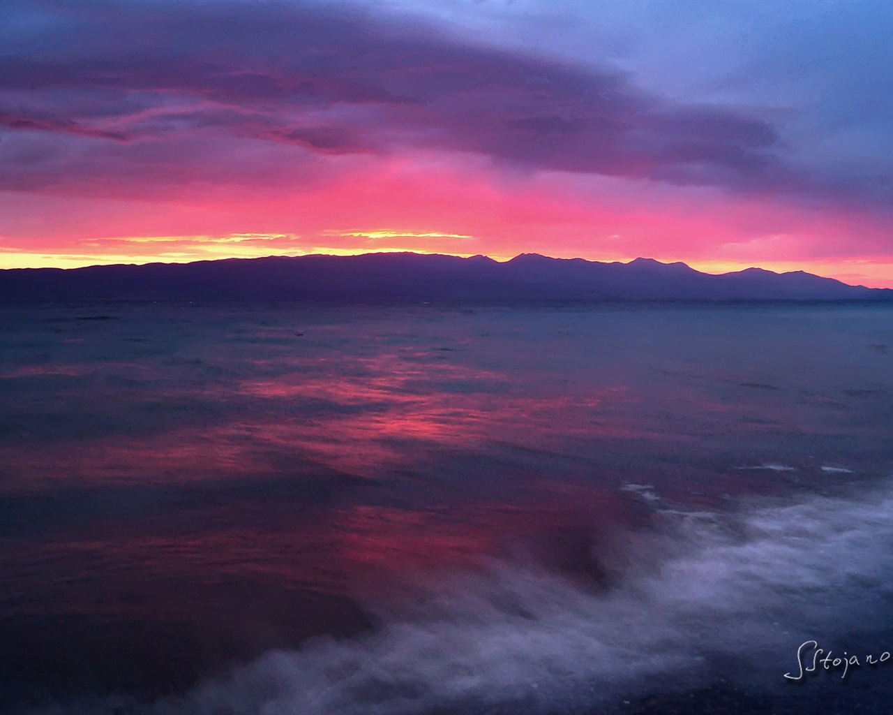 Après le coucher du soleil, le lac d'Ohrid, fonds d'écran Windows 8 thème HD #1 - 1280x1024