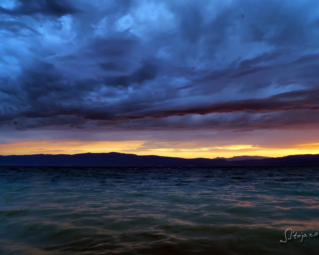 Après le coucher du soleil, le lac d'Ohrid, fonds d'écran Windows 8 thème HD #4 - 1280x1024