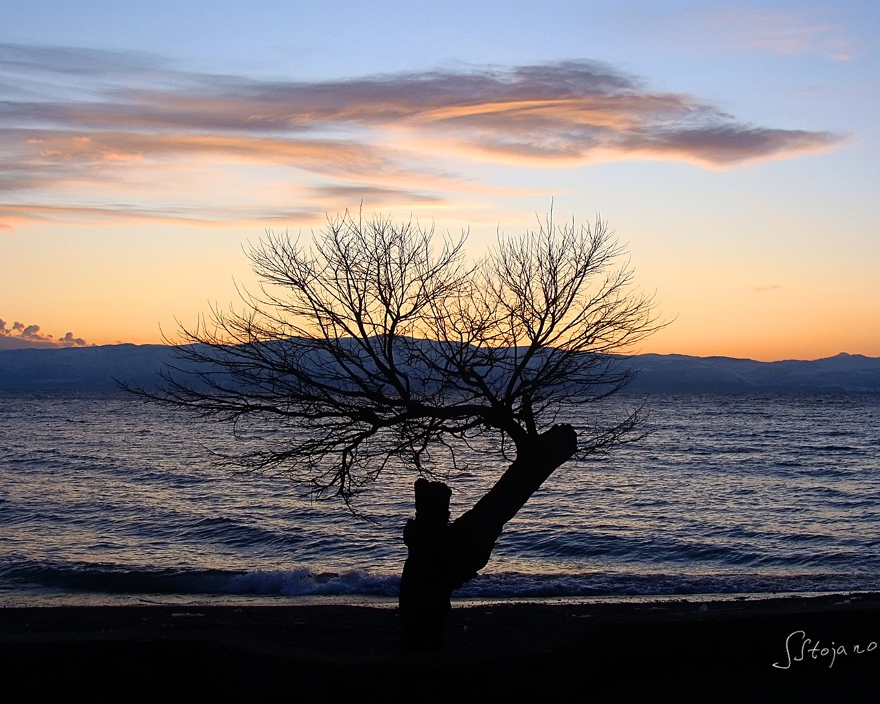 Après le coucher du soleil, le lac d'Ohrid, fonds d'écran Windows 8 thème HD #6 - 1280x1024