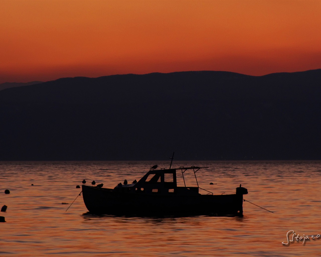 Après le coucher du soleil, le lac d'Ohrid, fonds d'écran Windows 8 thème HD #10 - 1280x1024
