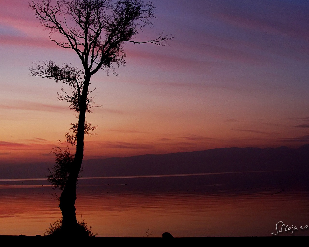 Après le coucher du soleil, le lac d'Ohrid, fonds d'écran Windows 8 thème HD #13 - 1280x1024