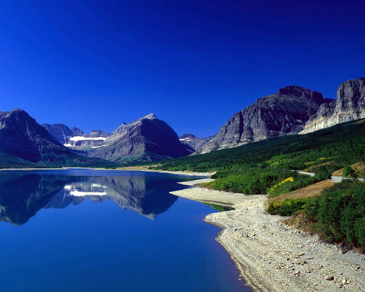 Réflexion dans le fond d'un paysage naturel de l'eau #3 - 1280x1024