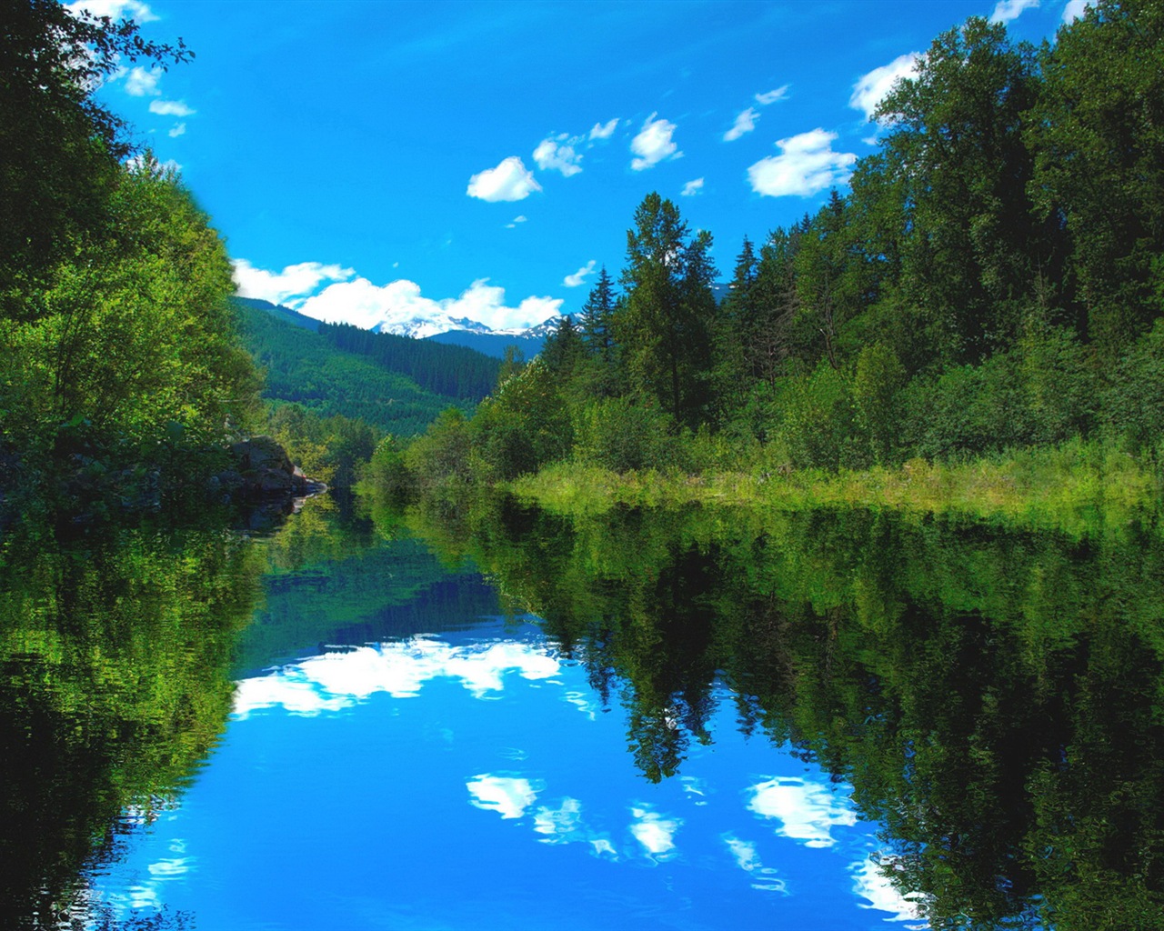 Réflexion dans le fond d'un paysage naturel de l'eau #4 - 1280x1024