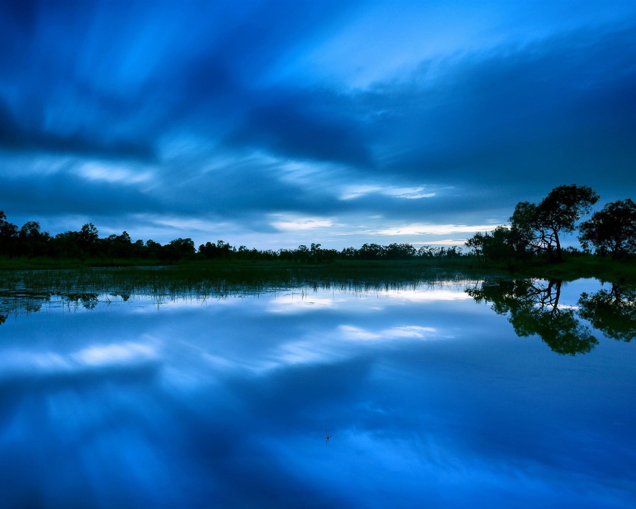 Réflexion dans le fond d'un paysage naturel de l'eau #9 - 1280x1024