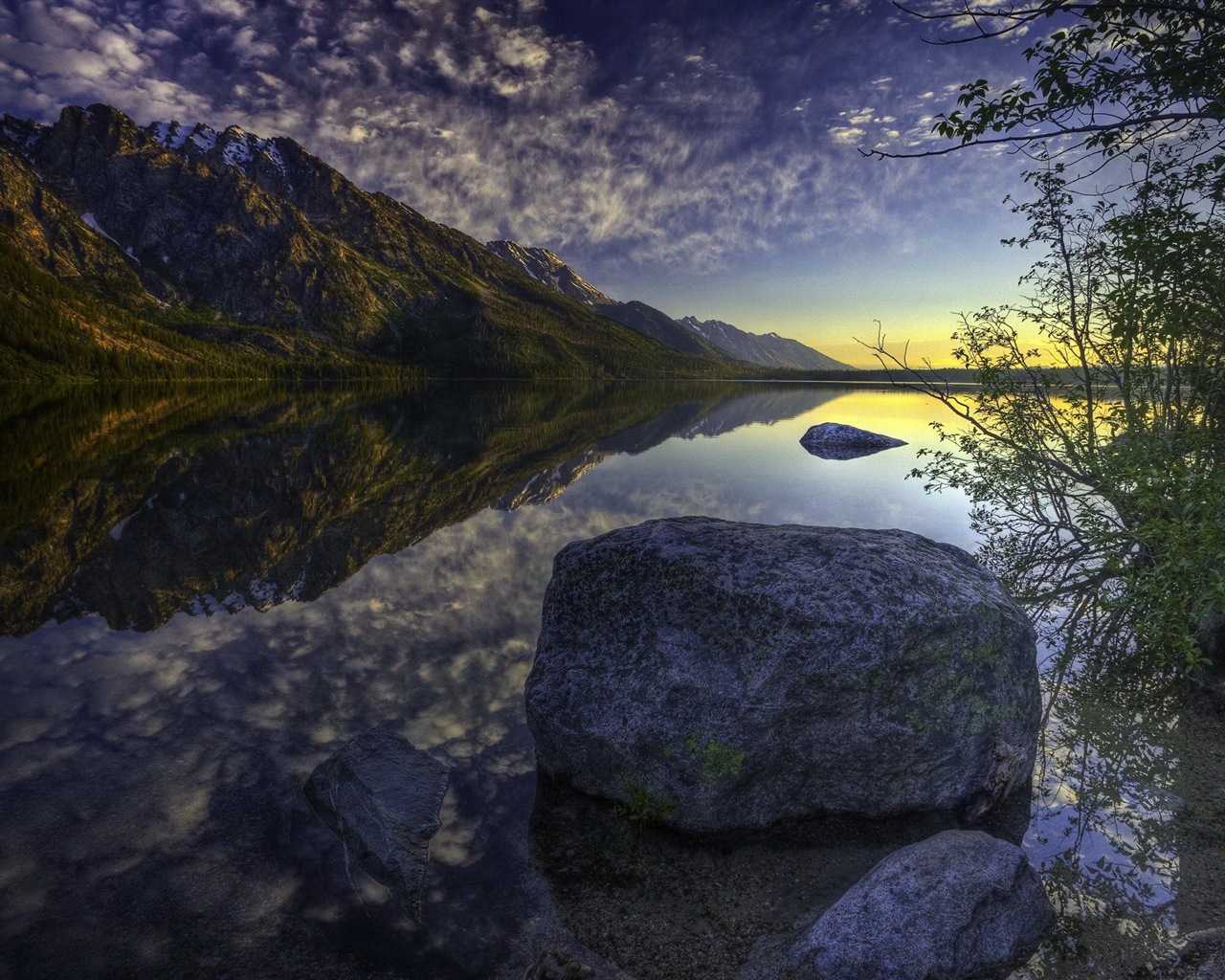 Réflexion dans le fond d'un paysage naturel de l'eau #13 - 1280x1024