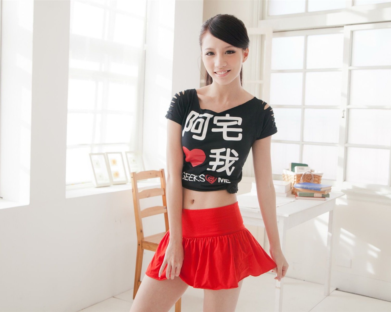 台灣女孩 林采緹 室內高清壁紙 #5 - 1280x1024