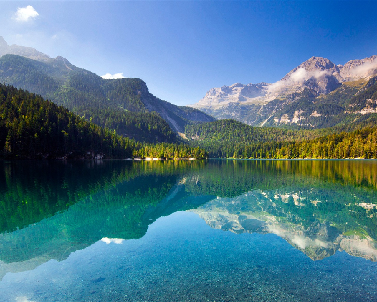 Klidné jezero s vodou reflexe, Windows 8 HD tapety #2 - 1280x1024