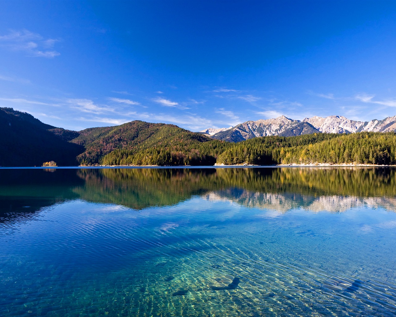 Klidné jezero s vodou reflexe, Windows 8 HD tapety #6 - 1280x1024