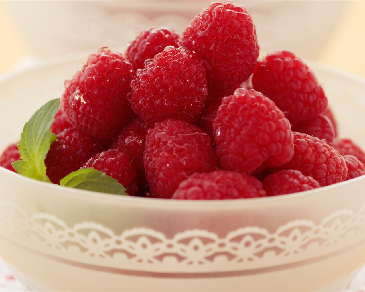 Sweet red raspberry HD wallpapers #6 - 1280x1024