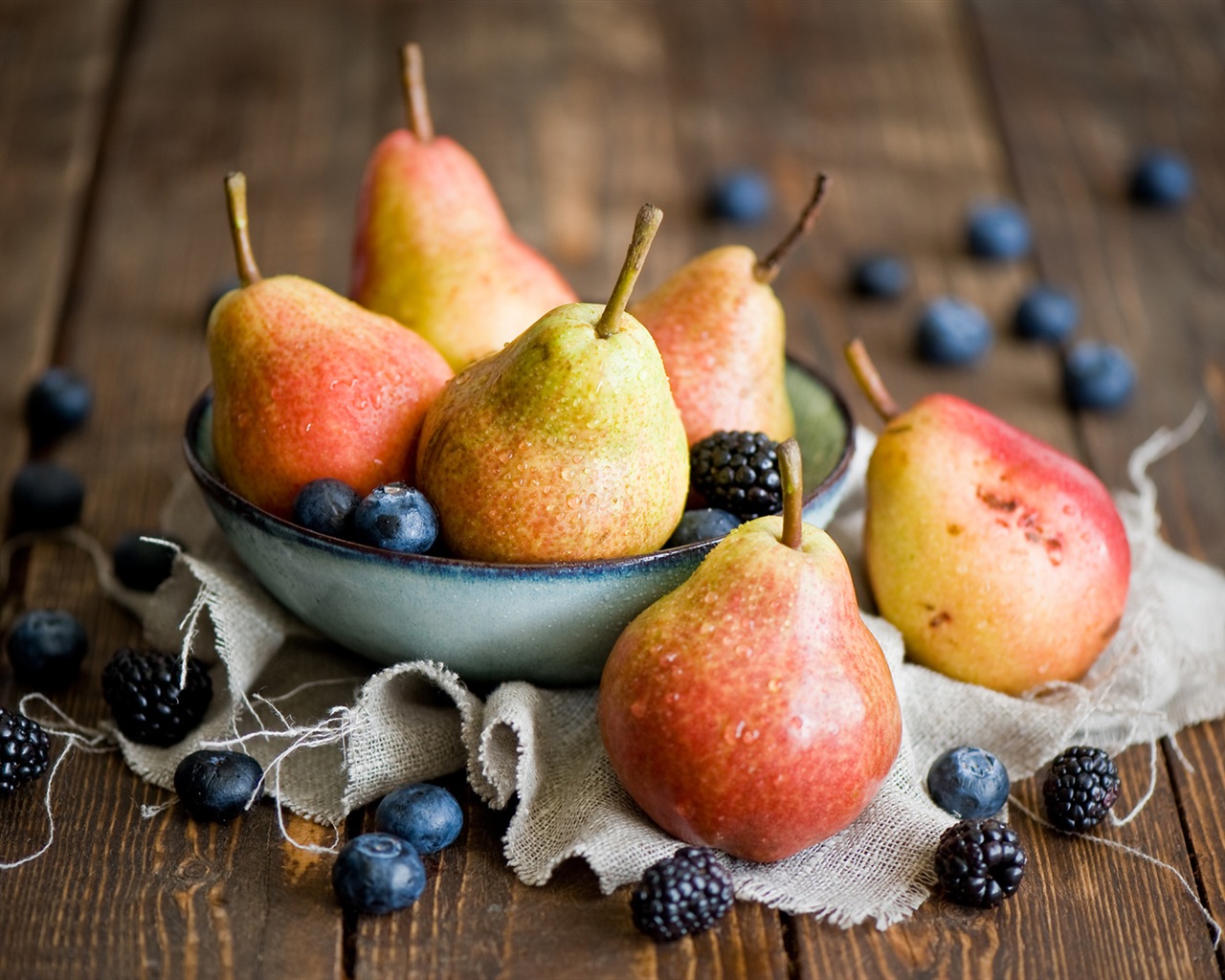 Succulent fruits, poires close-up fonds d'écran HD #20 - 1280x1024