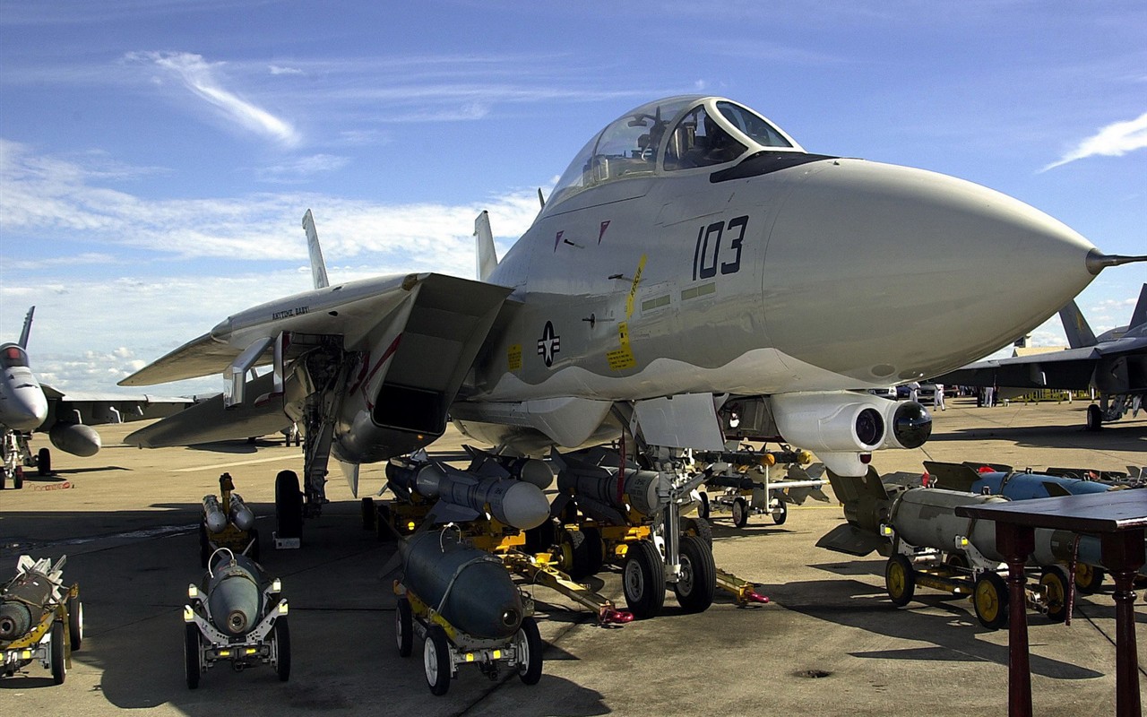 U. S. Navy F14 Tomcat bojovník #45 - 1280x800