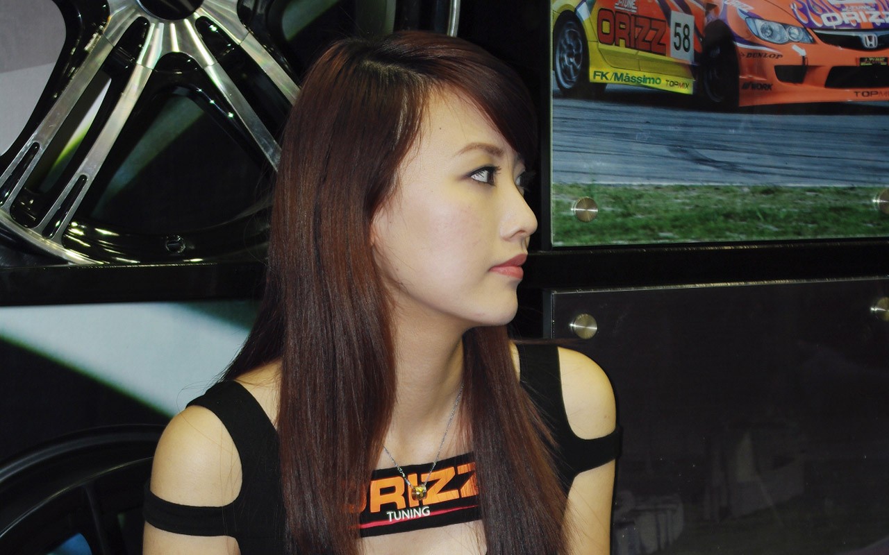Auto Salon Model Wallpapers #6 - 1280x800