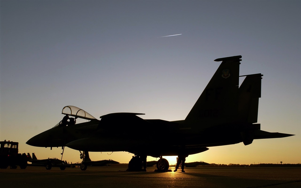 El avión militar de fondo de pantalla #3 - 1280x800