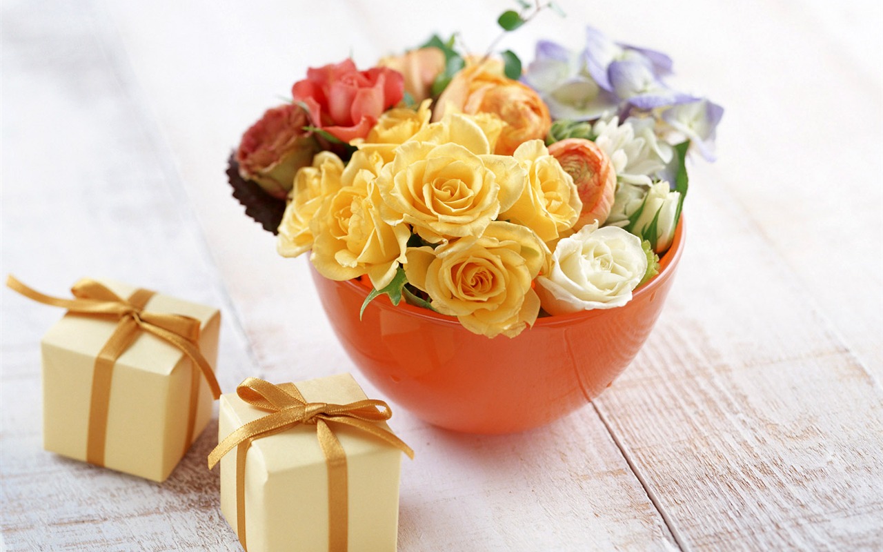 Flowers and gifts wallpaper (2) #13 - 1280x800
