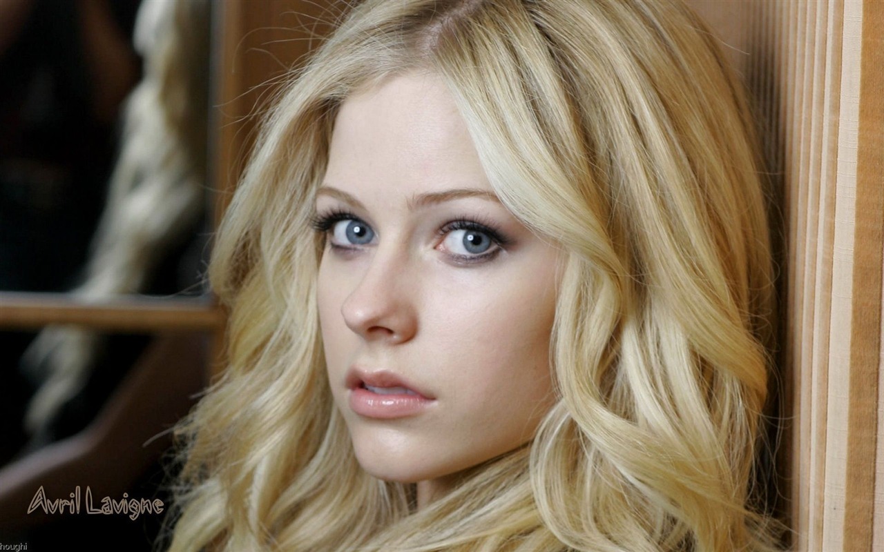Avril Lavigne 艾薇儿·拉维妮 美女壁纸10 - 1280x800