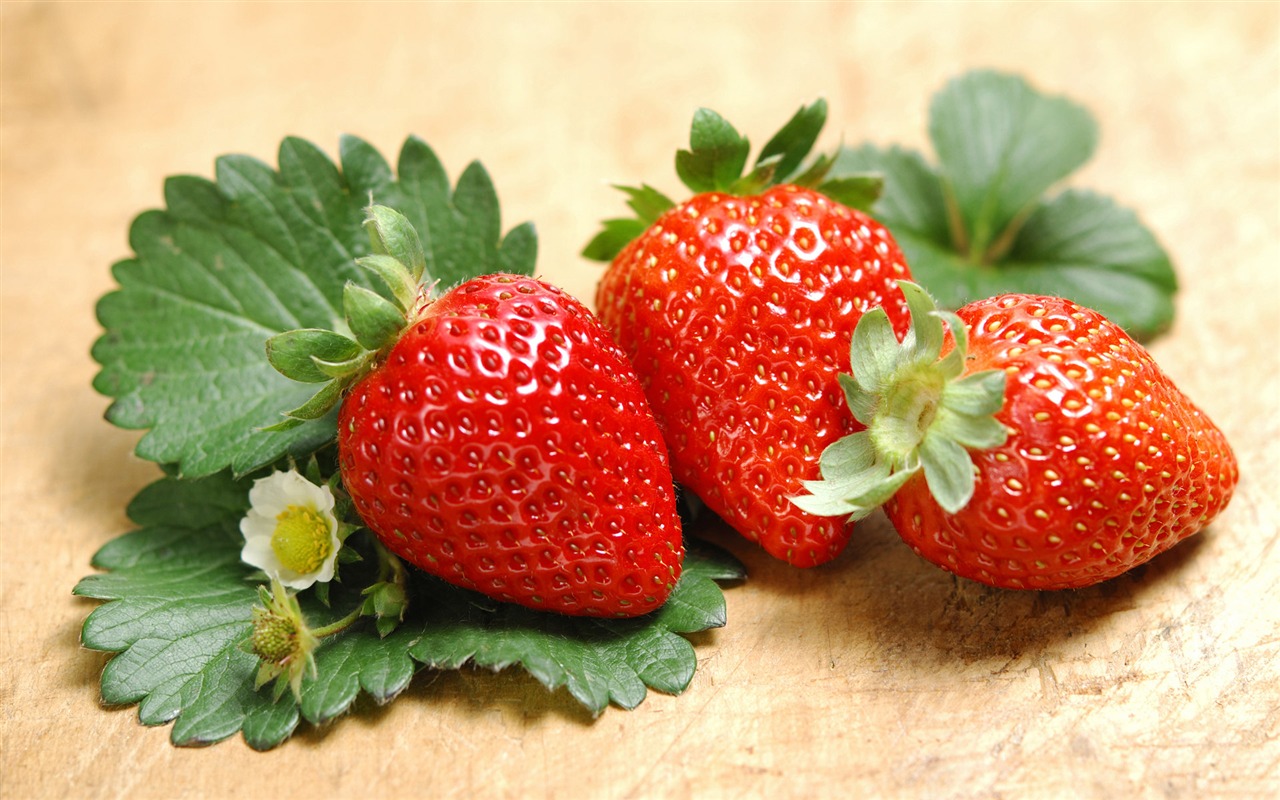 HD wallpaper fresh strawberries #5 - 1280x800