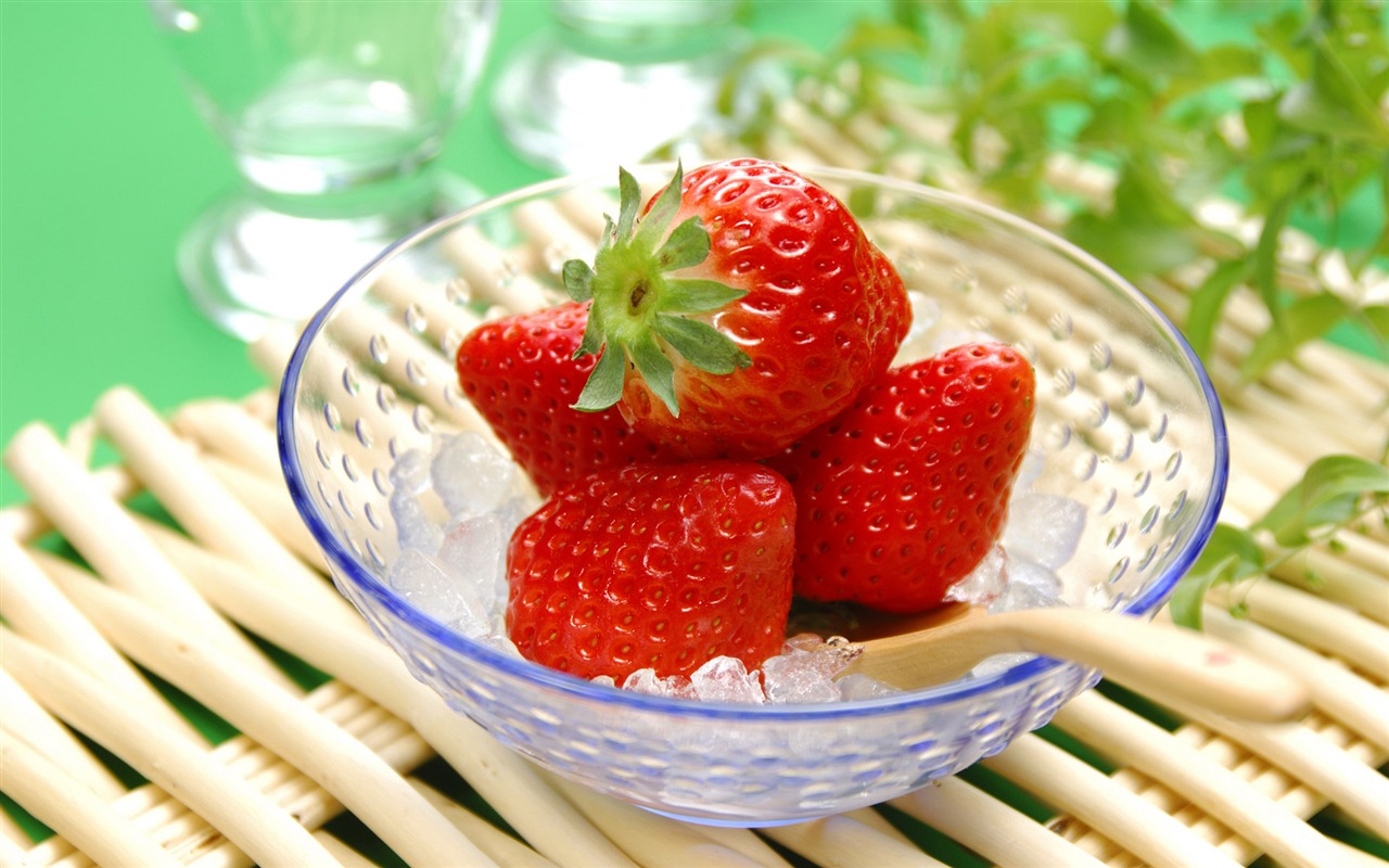 HD wallpaper fresh strawberries #10 - 1280x800