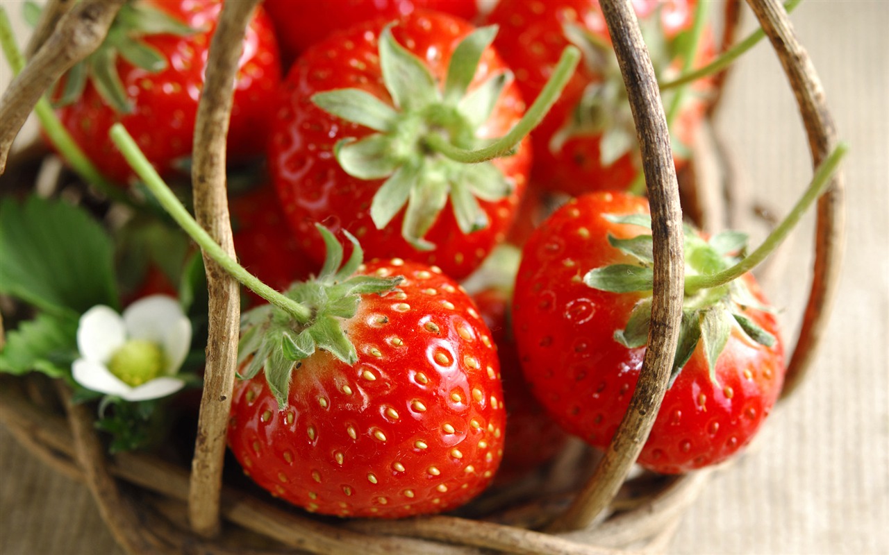 HD wallpaper fresh strawberries #13 - 1280x800