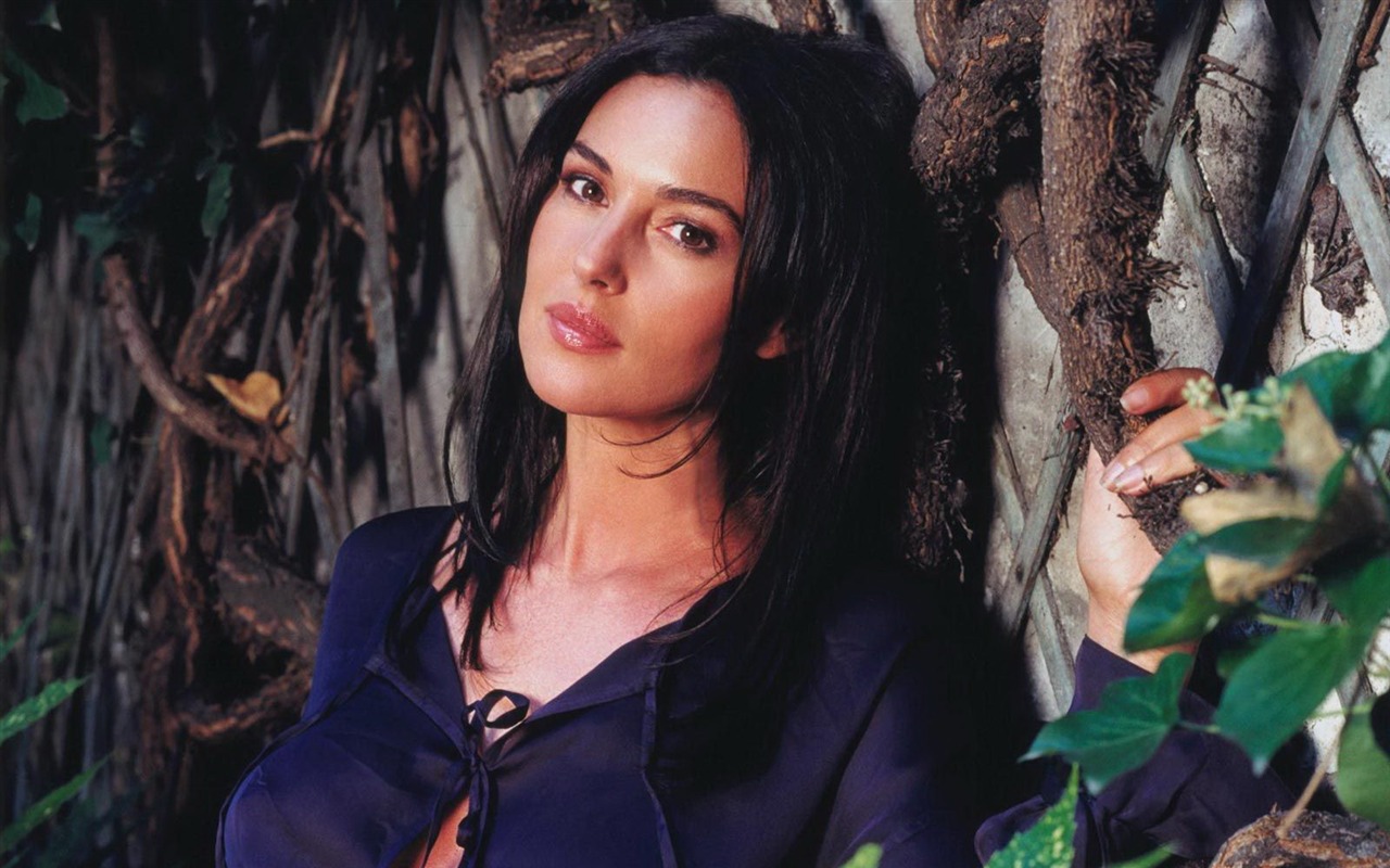 Monica Bellucci krásnou tapetu #25 - 1280x800