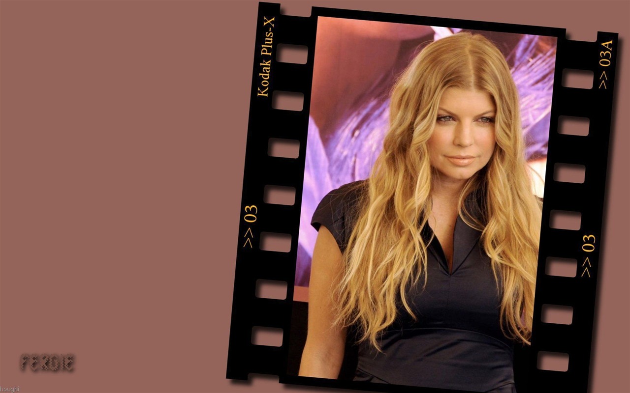 Fergie krásná tapeta #5 - 1280x800