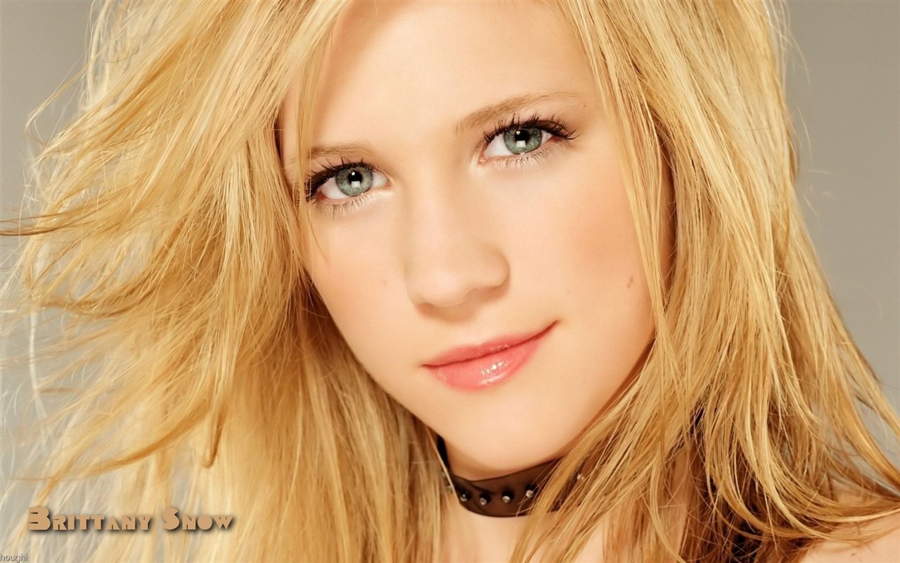 Brittany Snow krásnou tapetu #1 - 1280x800