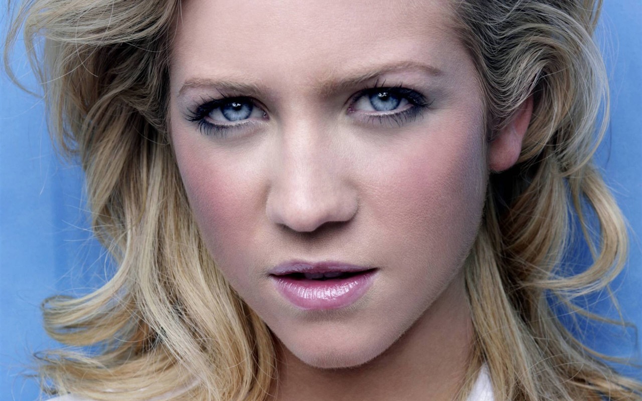 Brittany Snow krásnou tapetu #13 - 1280x800