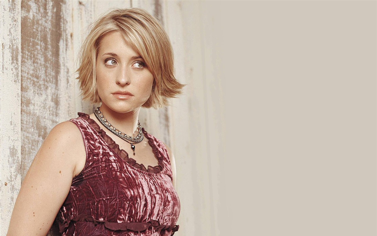 Allison Mack beautiful wallpaper #4 - 1280x800