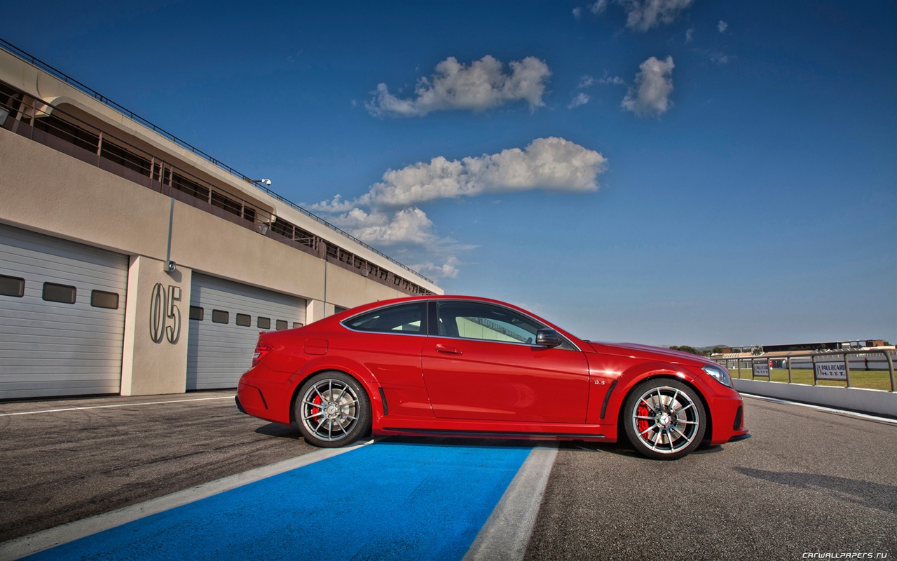 Mercedes-Benz C63 AMG Black Series Coupe - 2011 HD wallpapers #9 - 1280x800