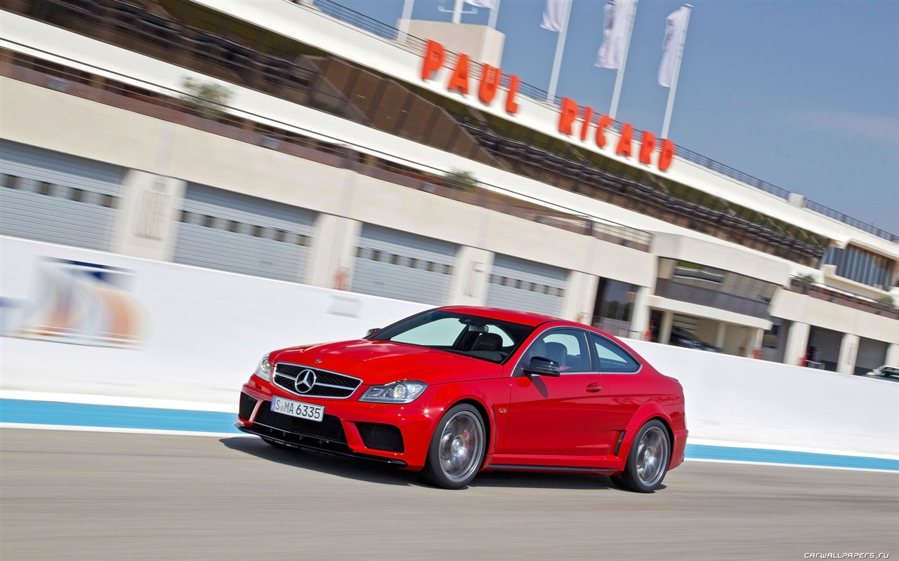 Mercedes-Benz C63 AMG Black Series Coupe - 2011 HD wallpapers #12 - 1280x800