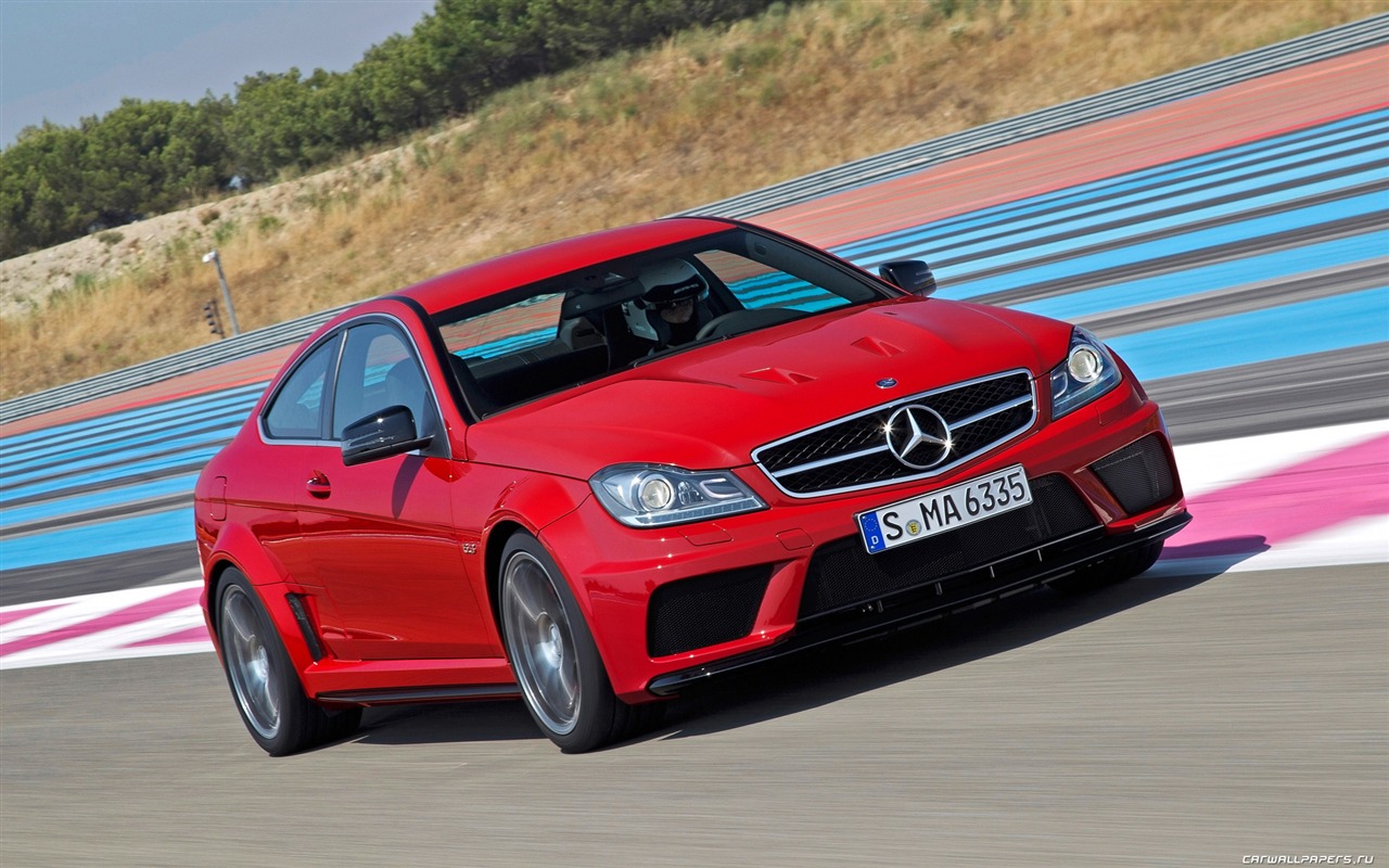 Mercedes-Benz C63 AMG Negro Serie Coupé - 2011 fondos de pantalla HD #15 - 1280x800