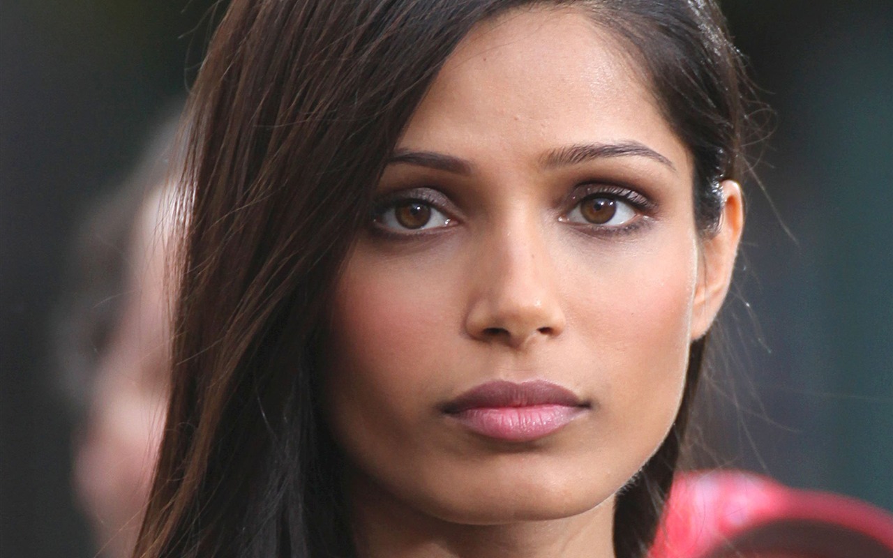 Freida Pinto schöne Tapete #3 - 1280x800