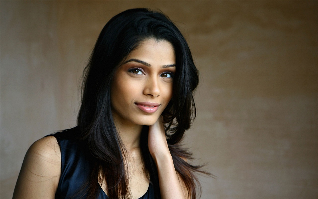 Freida Pinto krásnou tapetu #6 - 1280x800