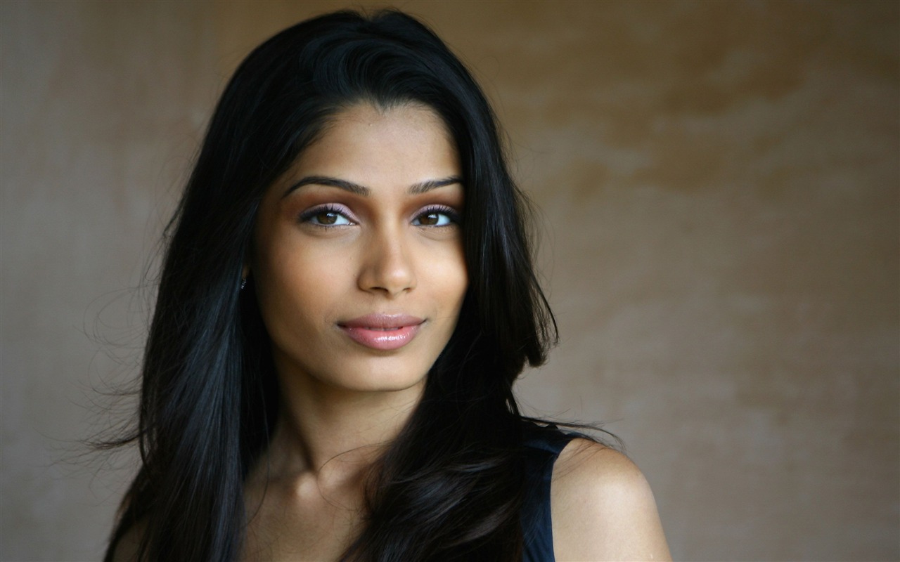 Freida Pinto krásnou tapetu #9 - 1280x800