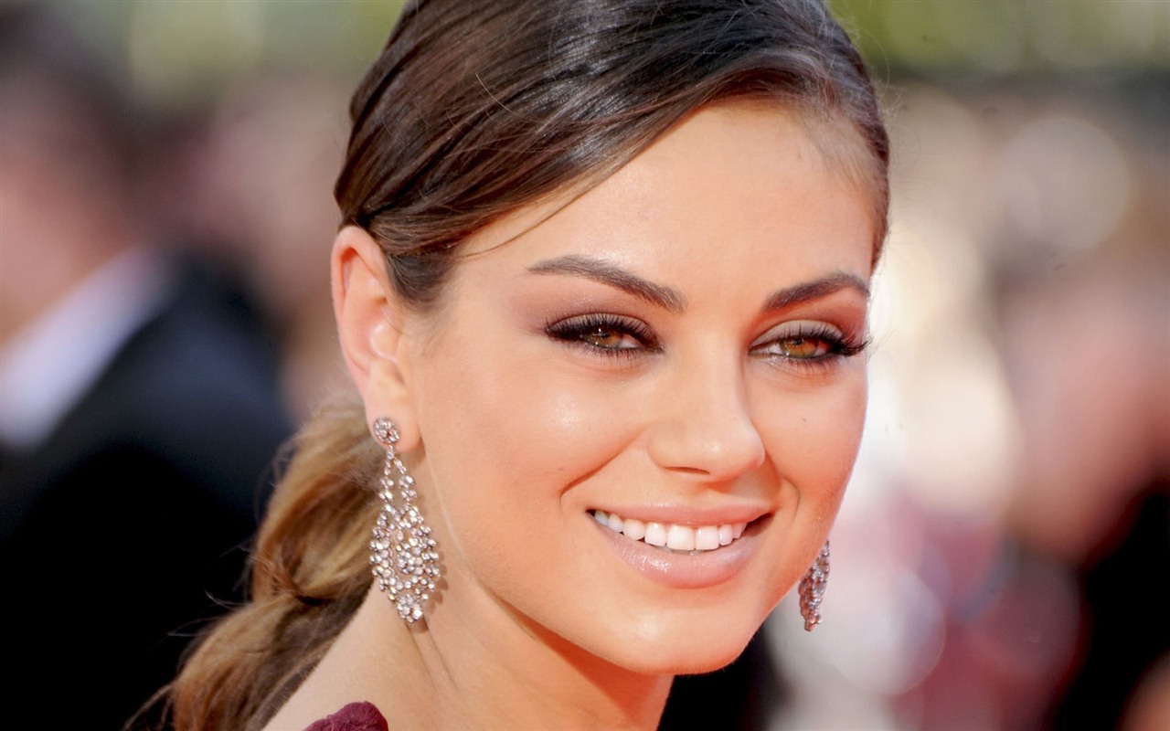 Mila Kunis beautiful wallpapers #5 - 1280x800