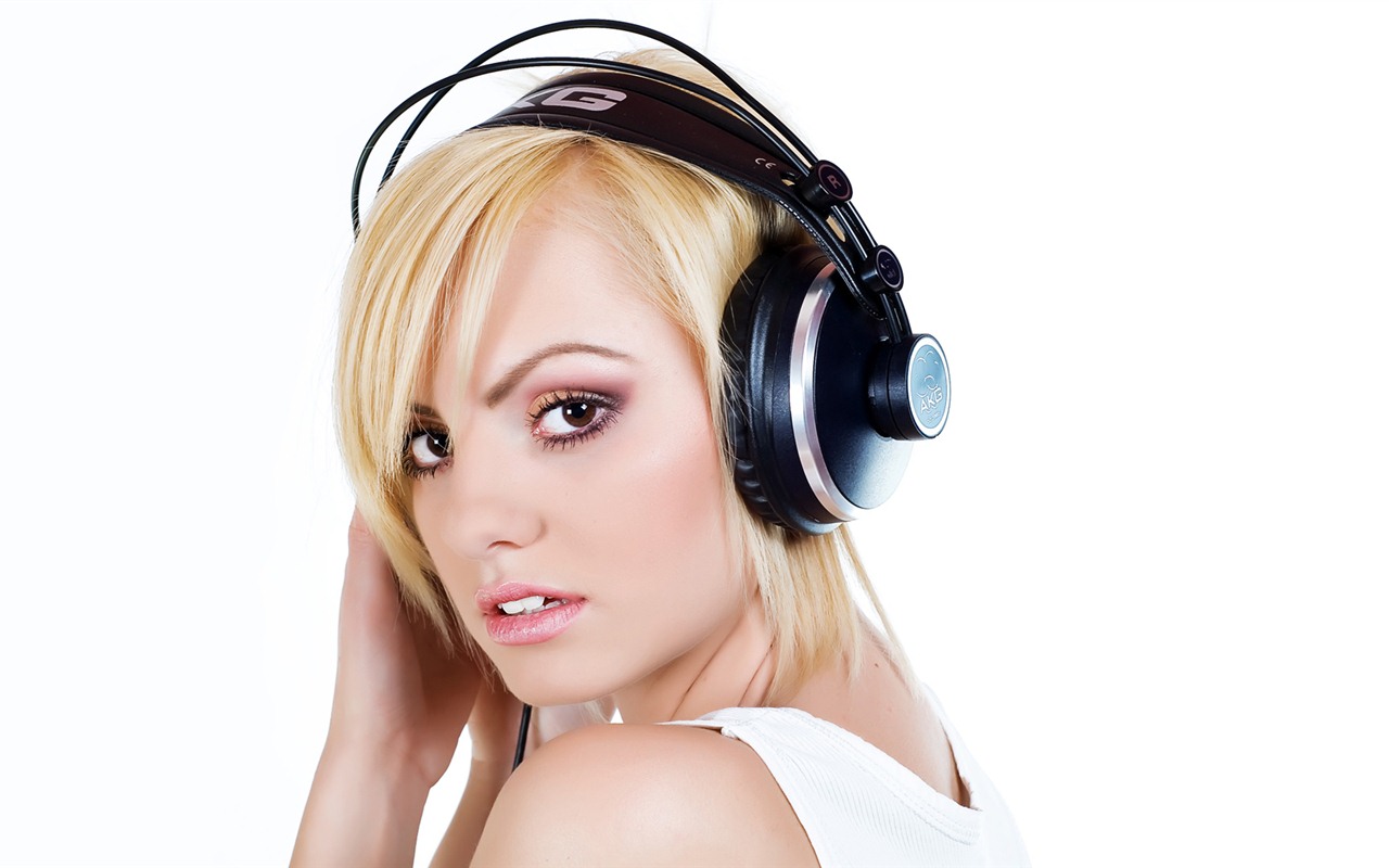 Alexandra Stan krásné Tapety na plochu #6 - 1280x800