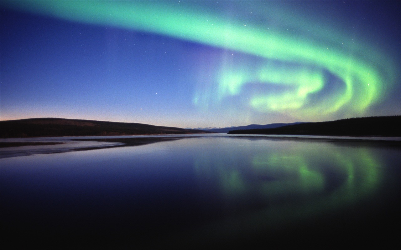 Natural wonders of the Northern Lights HD Wallpaper (2) #15 - 1280x800
