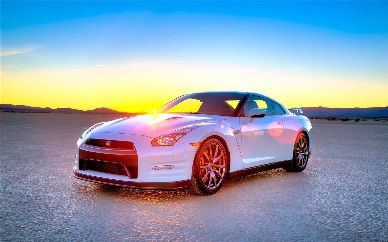 2013 Nissan GT-R R35 USA version 日產美國版高清壁紙 #1 - 1280x800